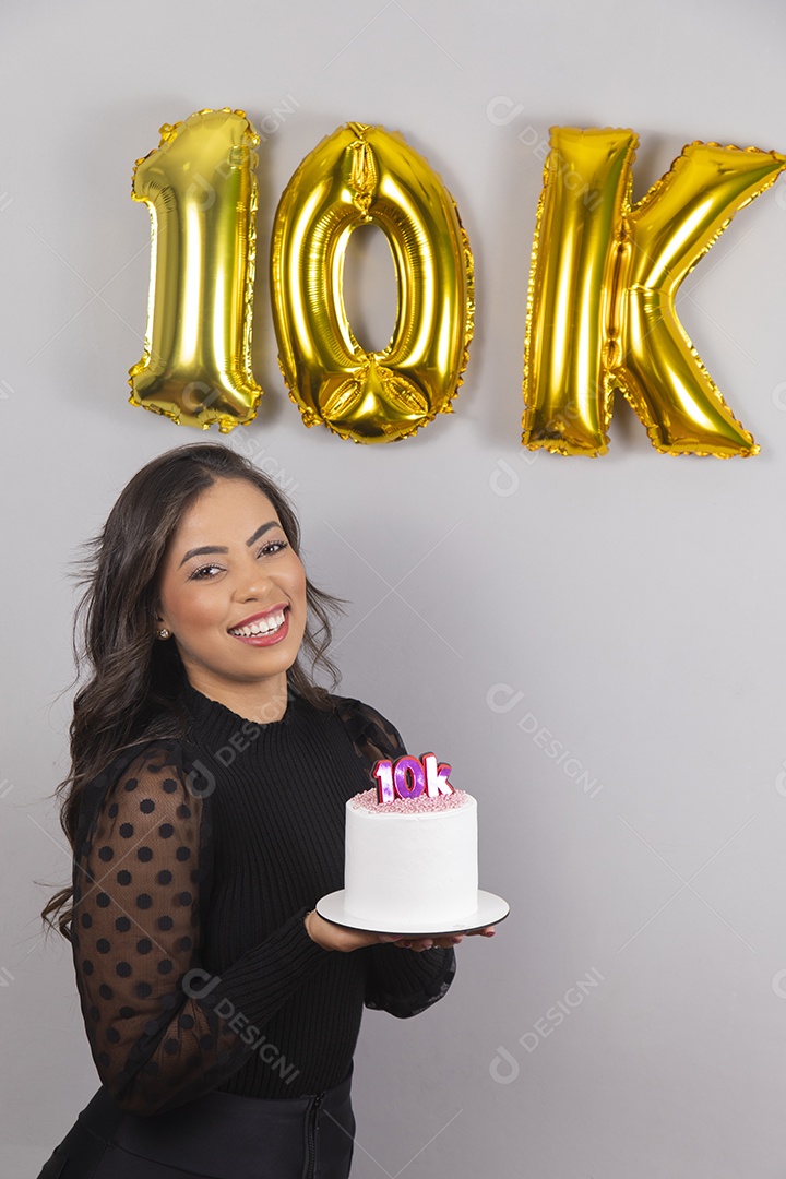 Linda mulher jovem garota aniversariante