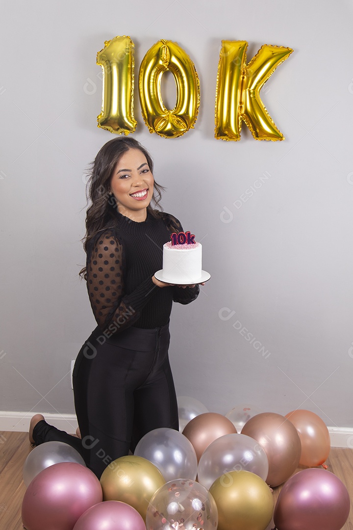 Linda mulher jovem garota aniversariante