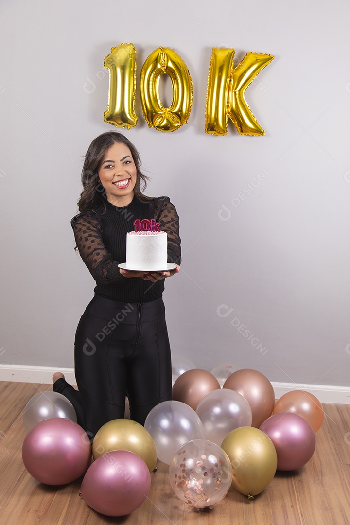 Linda mulher jovem garota aniversariante