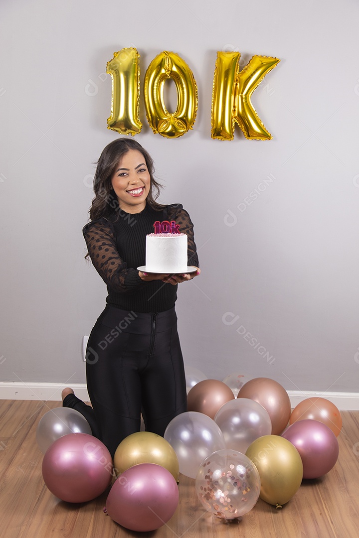 Linda mulher jovem garota aniversariante