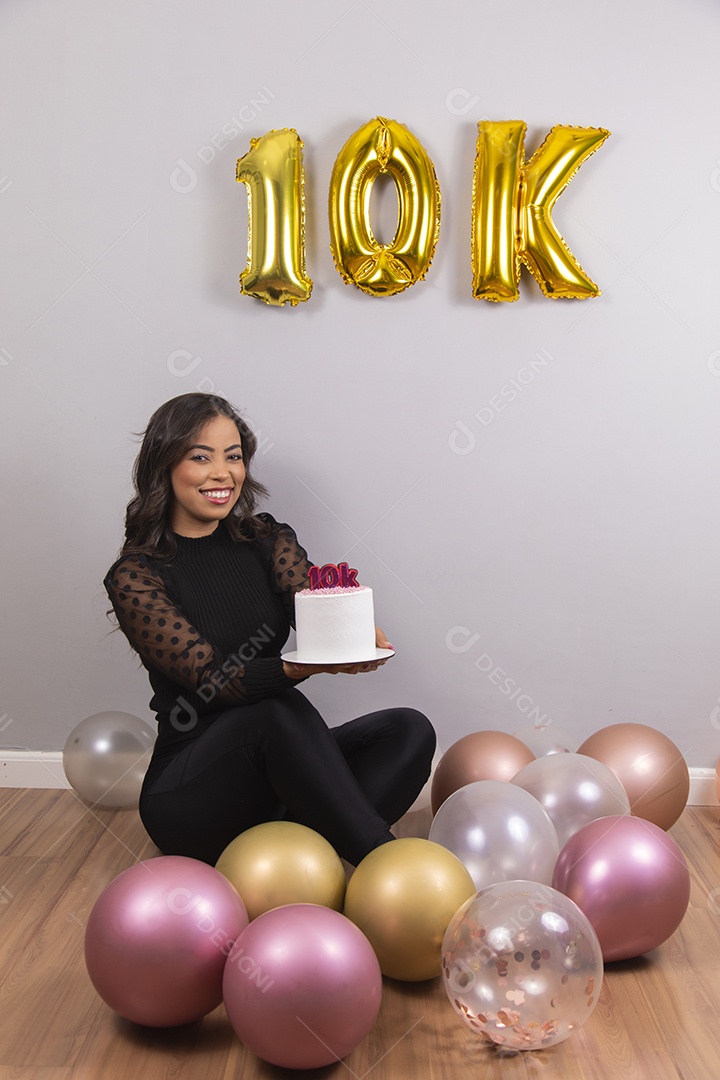 Linda mulher jovem garota aniversariante