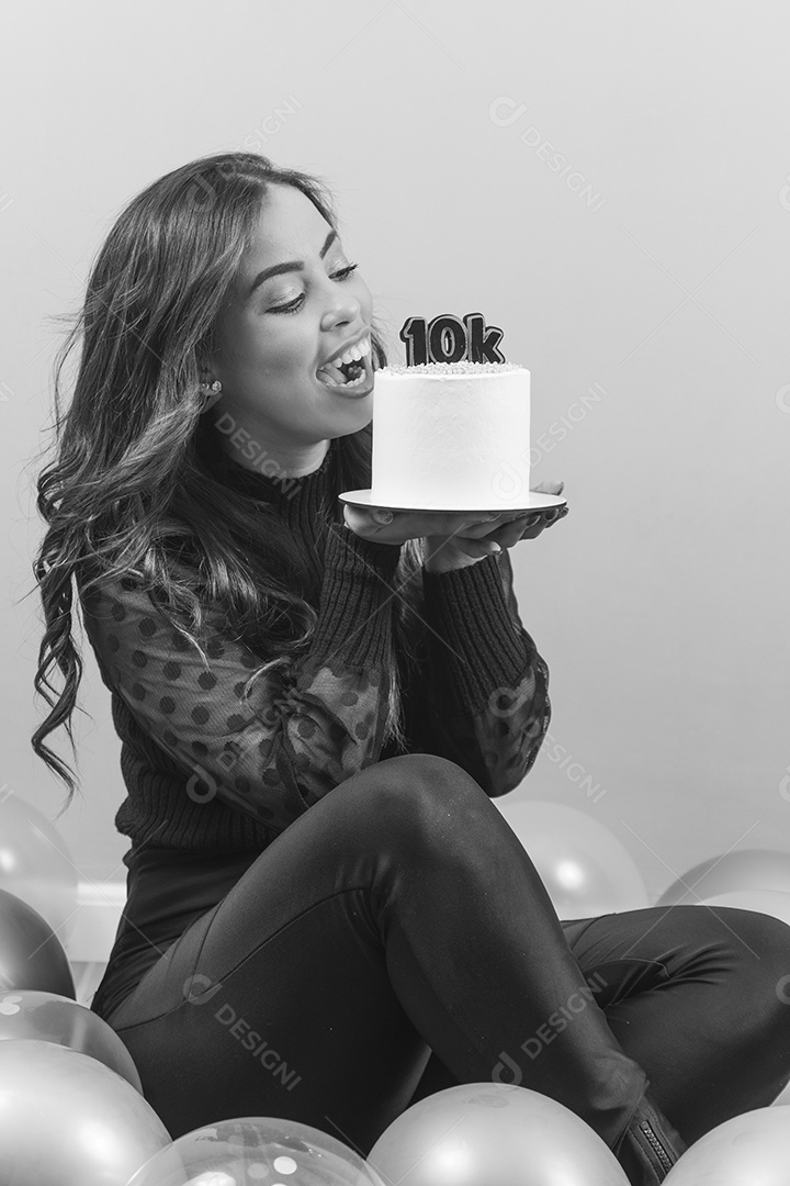 Linda mulher jovem garota aniversariante