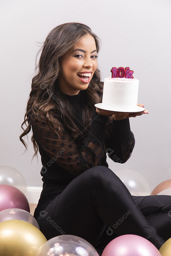 Linda mulher jovem garota aniversariante