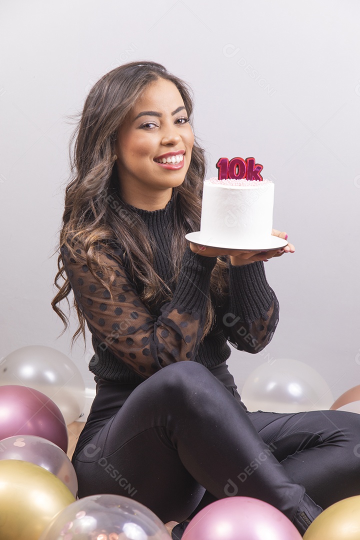 Linda mulher jovem garota aniversariante