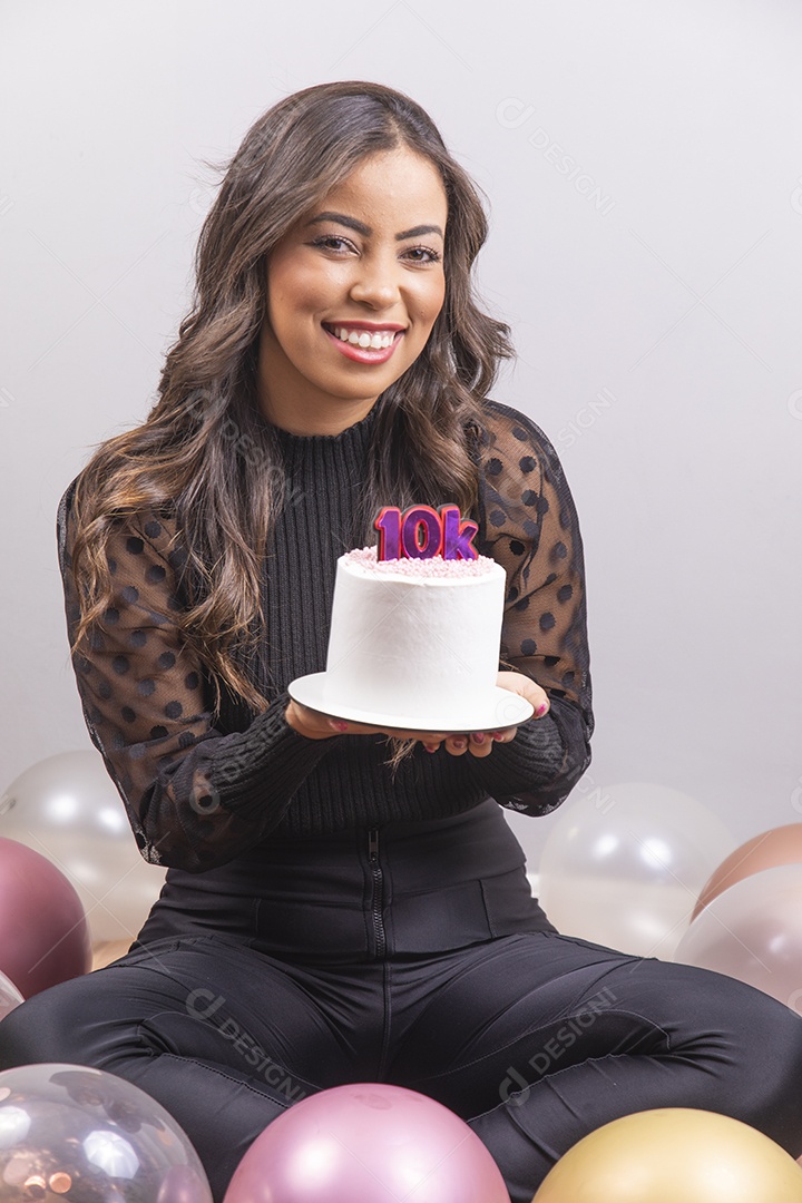 Linda mulher jovem garota aniversariante