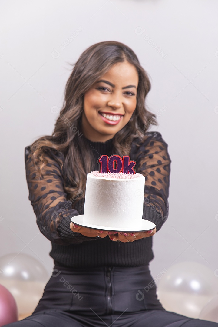 Linda mulher jovem garota aniversariante