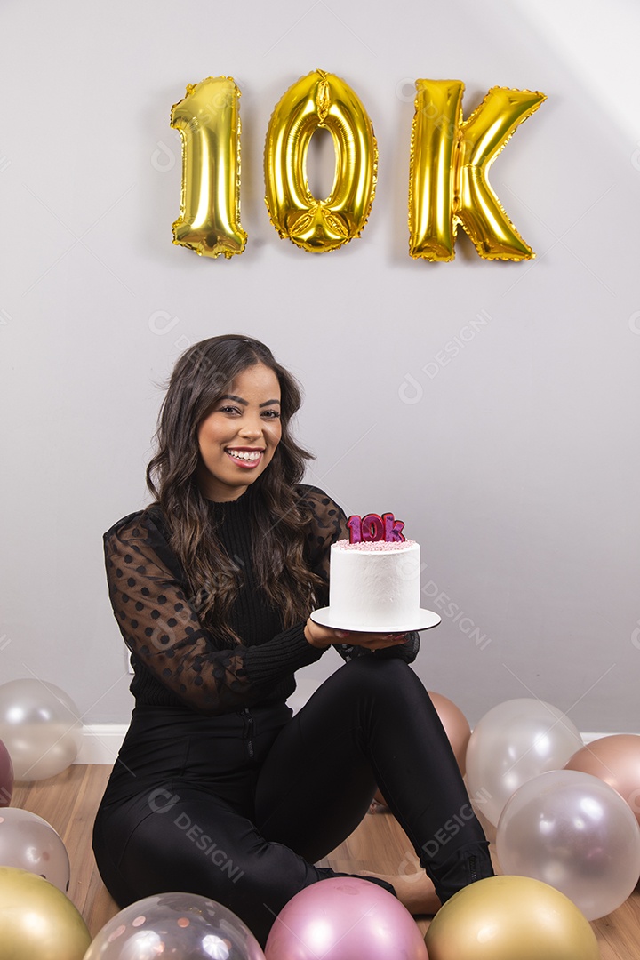 Linda mulher jovem garota aniversariante