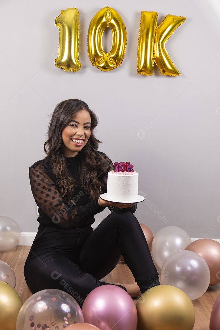 Linda mulher jovem garota aniversariante