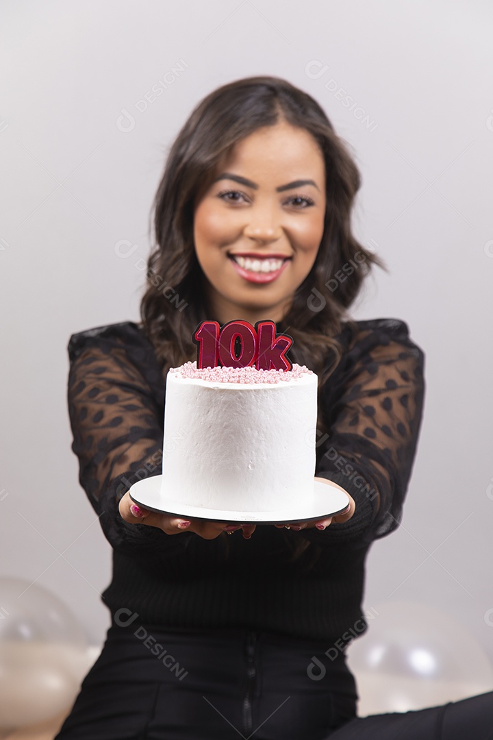 Linda mulher jovem garota aniversariante