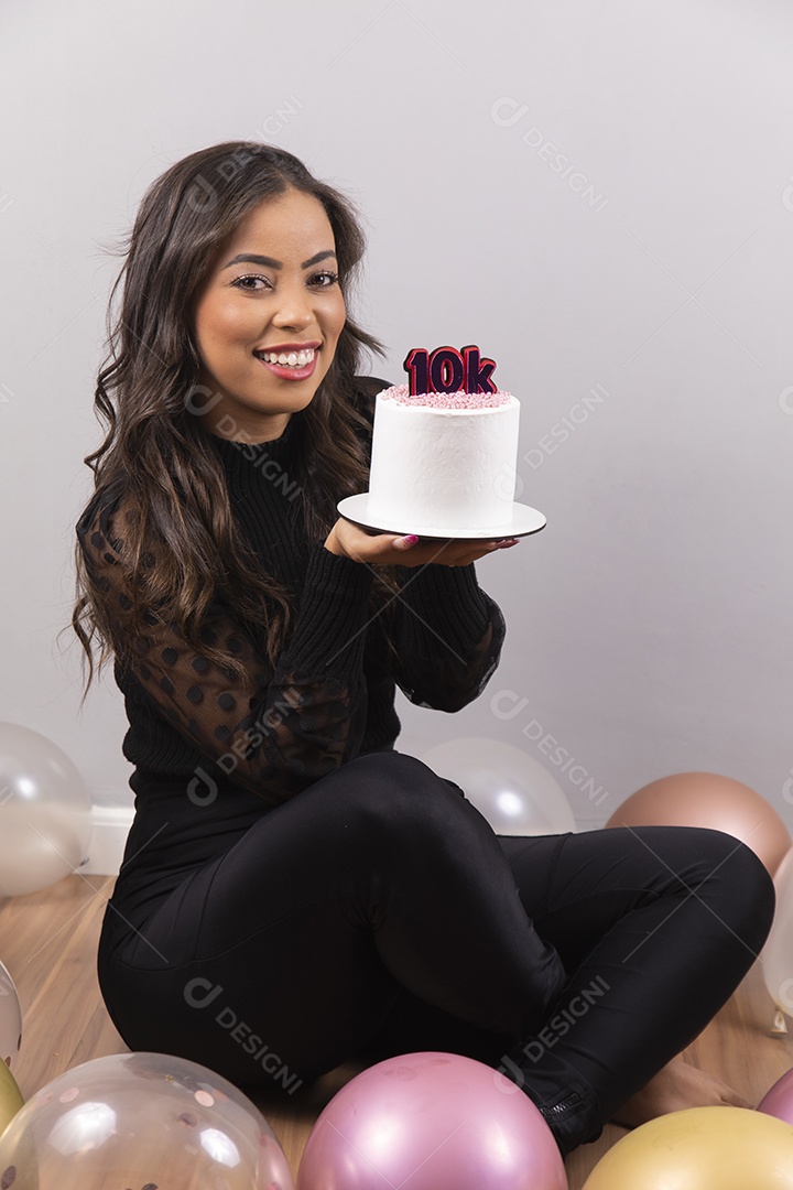 Linda mulher jovem garota aniversariante