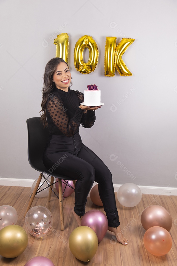 Linda mulher jovem garota aniversariante