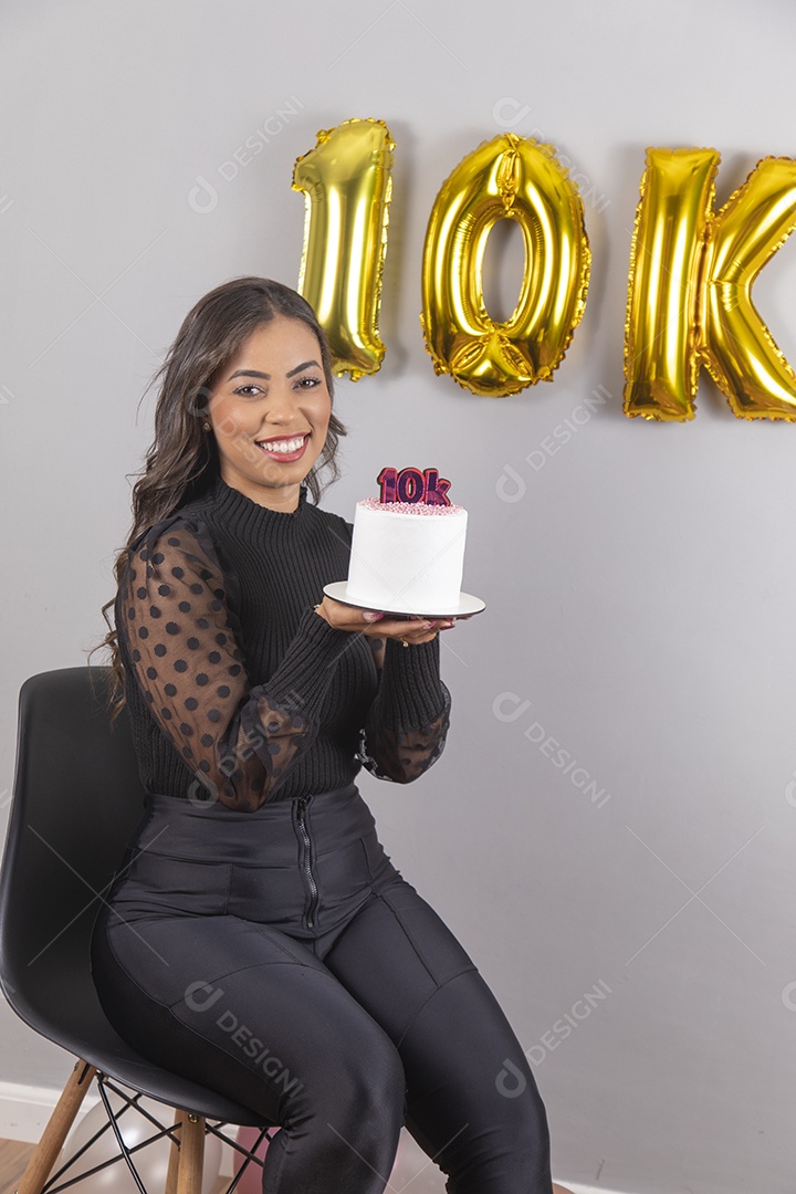 Linda mulher jovem garota aniversariante