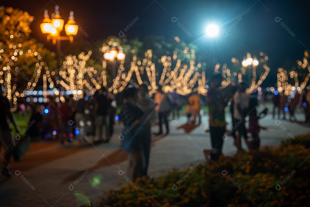 Festival de desfoque no parque da cidade-jardim com bokeh para uso em segundo plano tom vintage