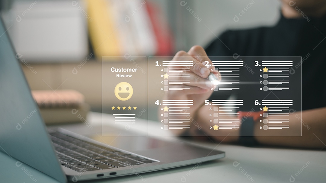 Experiências do cliente dando revisão de opinião de cinco estrelas, conceito de revisão de feedback de satisfação do cliente. Experiência em atendimento ao cliente e satisfação comercial.