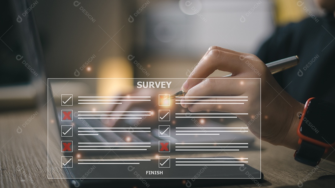 empresária Faça uma avaliação, questionário, avaliação, pesquisa online exame online Escolhendo a resposta certa no exame, preenchendo um formulário de pesquisa online. Responda às perguntas do teste.