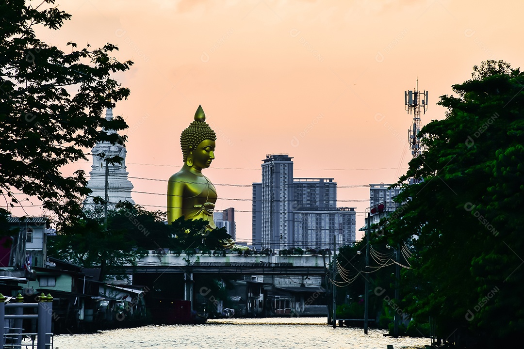 Paisagem do grande Buda na cidade grande estátua de Buda