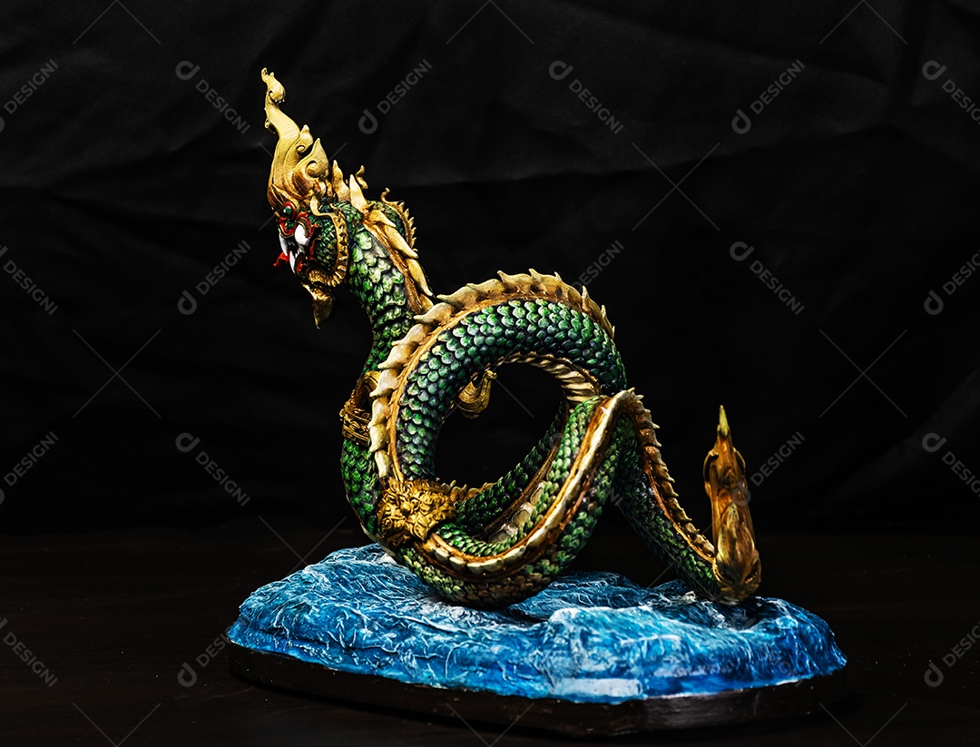 Rei de naga, naka Tailândia dragão ou rei serpente no escuro