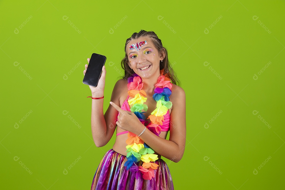 Linda menina jovem garota usando fantasia de carnaval