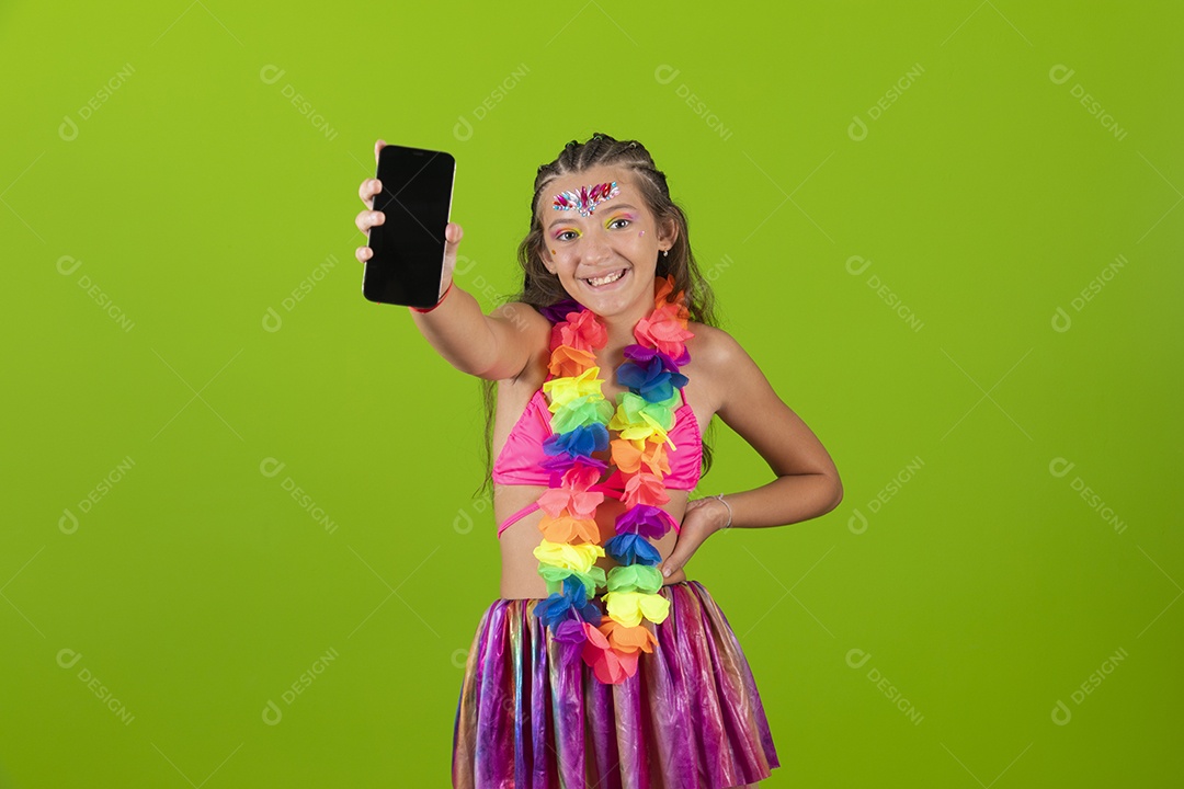 Linda menina jovem garota usando fantasia de carnaval
