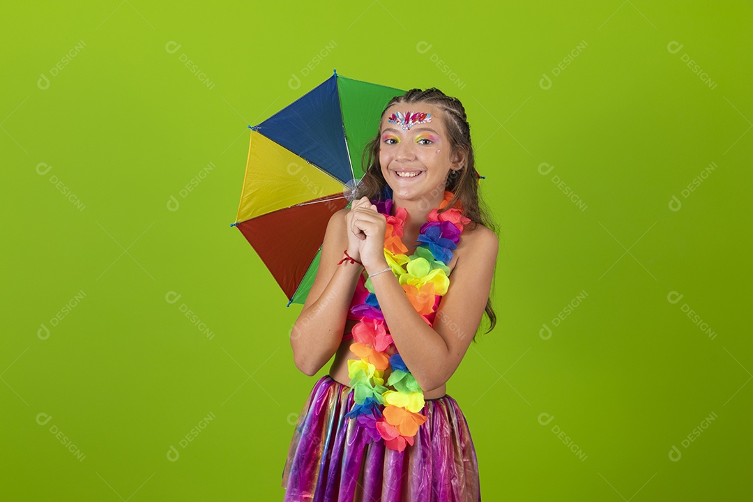 Linda menina jovem garota usando fantasia de carnaval