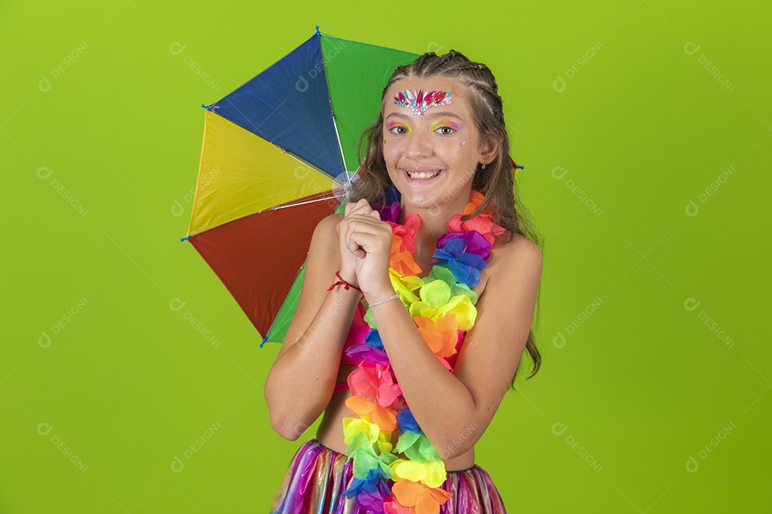 Linda menina jovem garota usando fantasia de carnaval