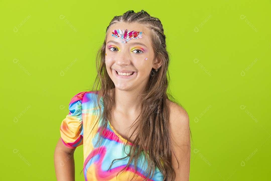 Linda menina jovem garota usando fantasia de carnaval