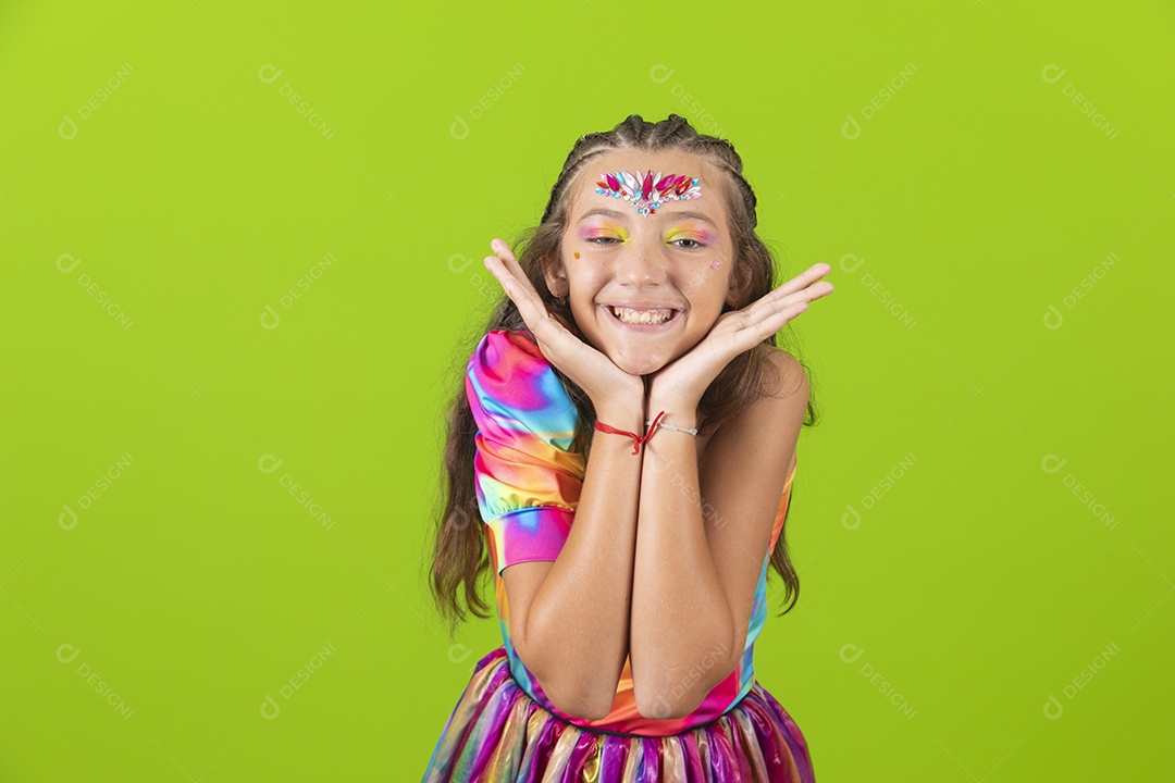 Linda menina jovem garota usando fantasia de carnaval