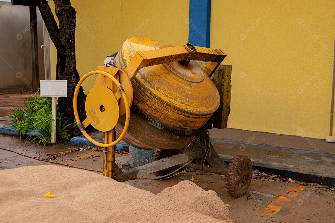 Equipamento de misturador de concreto amarelo para produção de concreto em construção