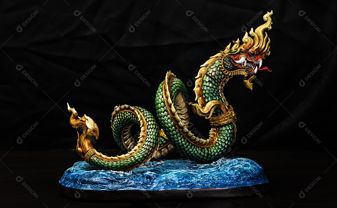 Rei de naga, naka Tailândia dragão ou rei serpente no escuro