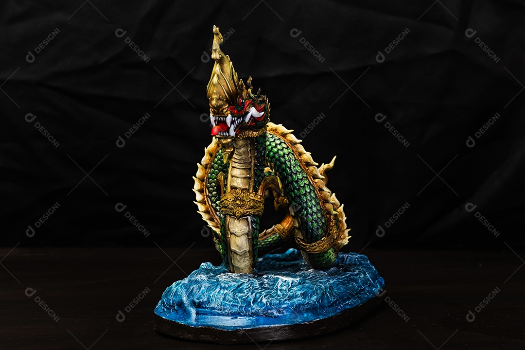 Rei de naga, naka Tailândia dragão ou rei serpente no escuro