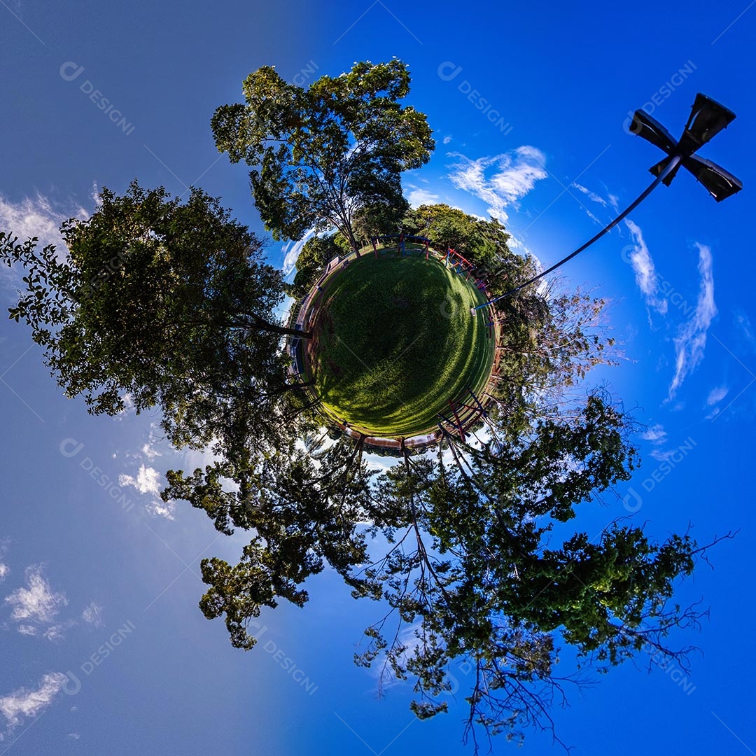 praça ao ar livre em Bariri, estado de São Paulo, Brasil