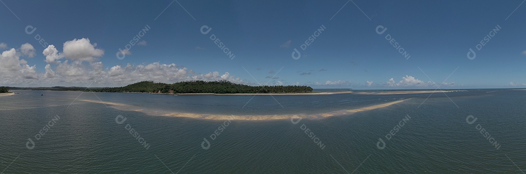 vista panorâmica da ilha e onde o rio encontra o mar - drone view