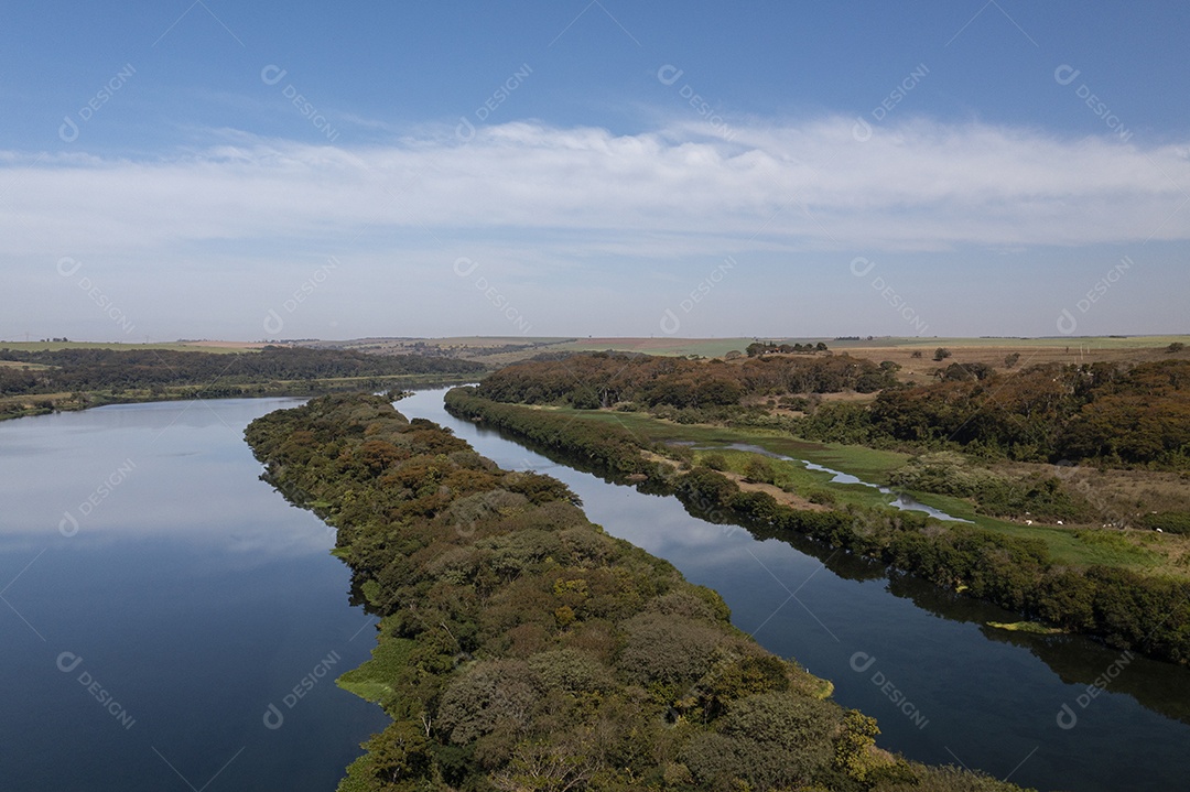 rio tiete com vista para o rio e canal hidroviário