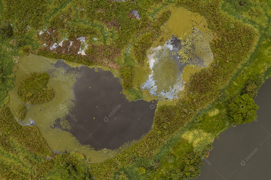 área rural parcialmente alagada vista de cima