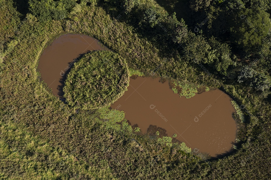 lago formado em pequena ilha no rio tiete