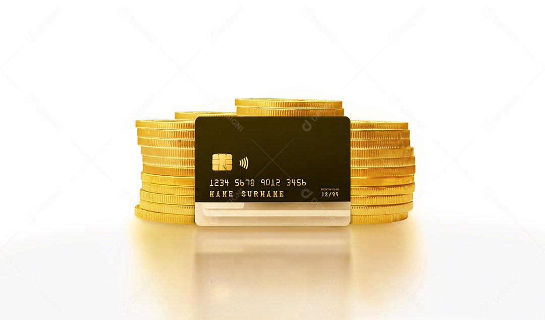 Cartão de crédito na pilha de moedas de ouro isoladas