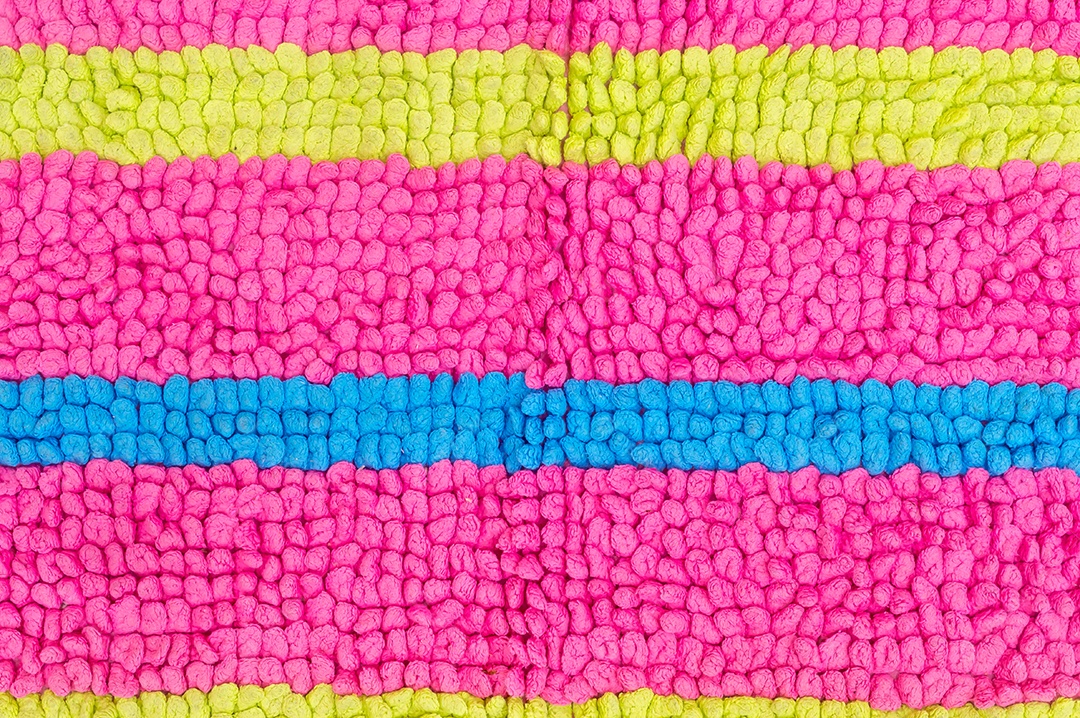 O lindo capacho multicolorido com padrão horizontal elegante é usado para textura