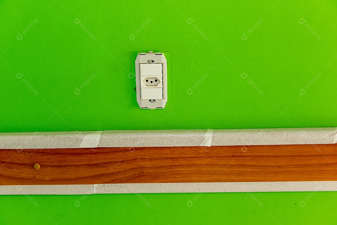 Renovação de pintura de parede verde