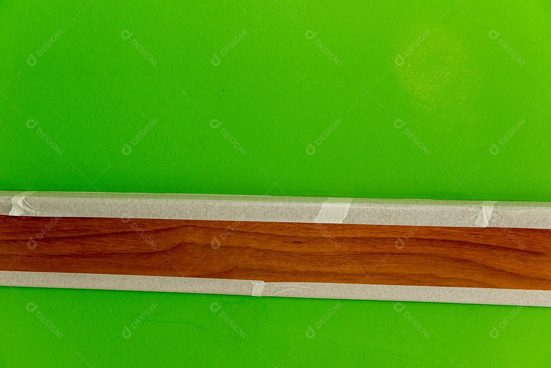 Renovação de pintura de parede verde