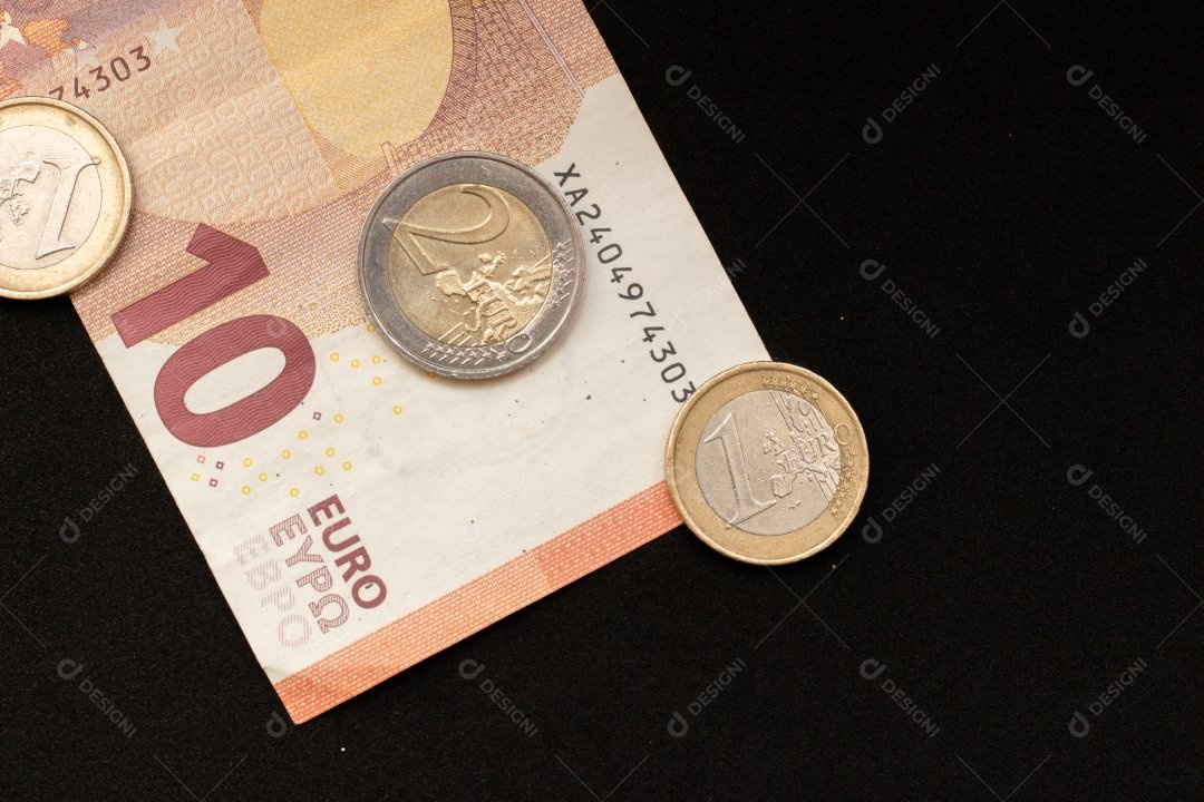 Dinheiro sobre uma mesa