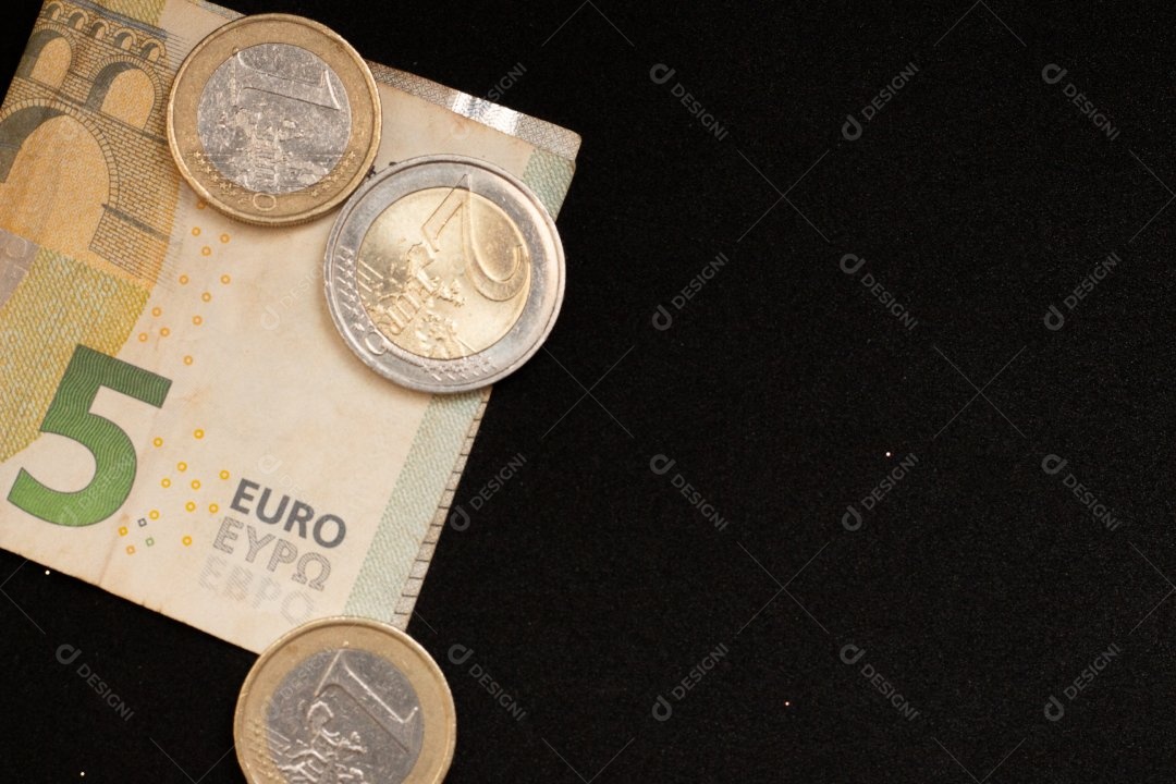 Dinheiro sobre uma mesa