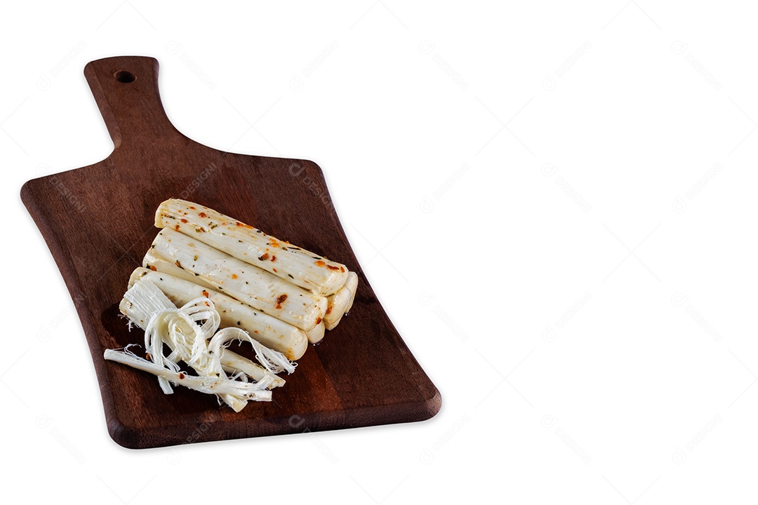 Mussarela de búfala temperada com pimenta na tábua em branco