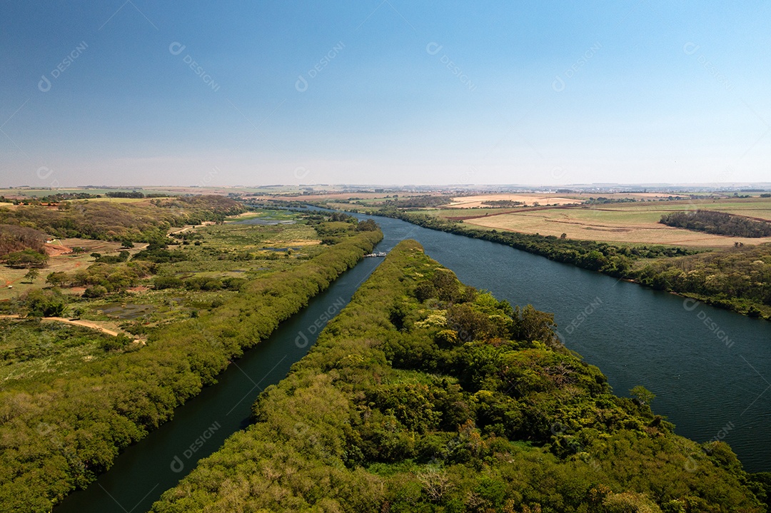 vista aérea da calha do rio Tietê - drone view - hidrovia