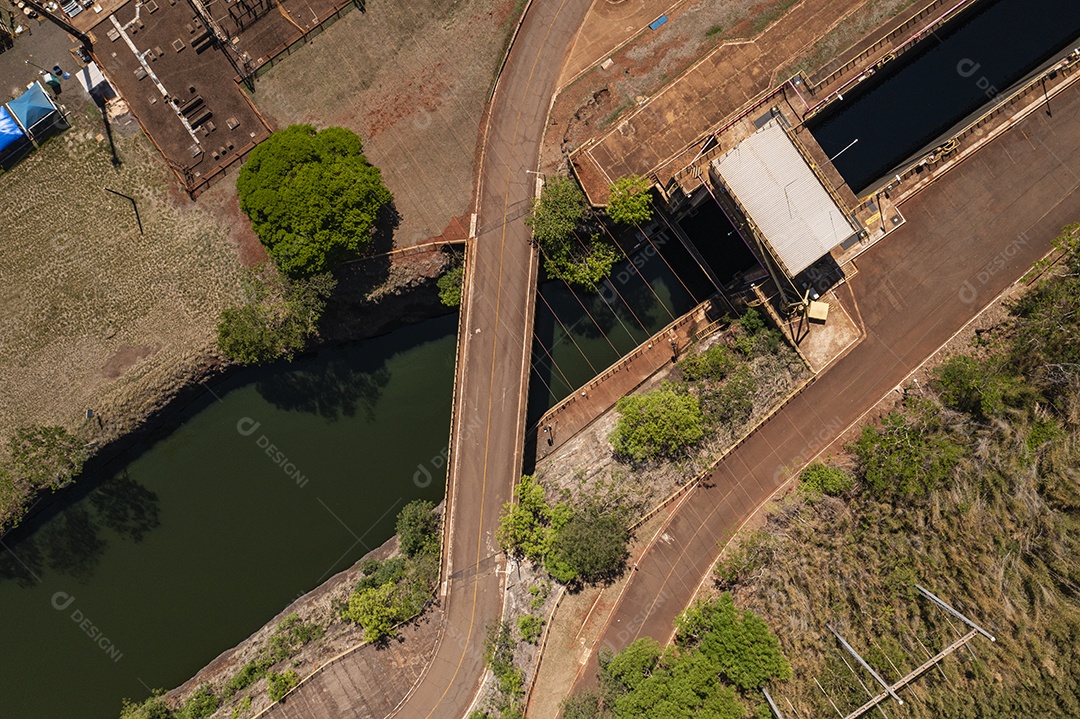 vista aérea do canal de entrada para a eclusa