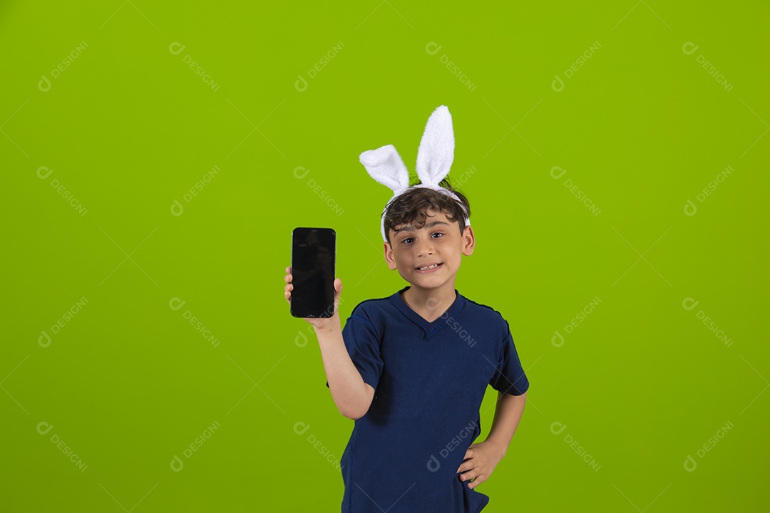 Linda criança garotinho usando fantasia de coelho Conceito Feliz Páscoa