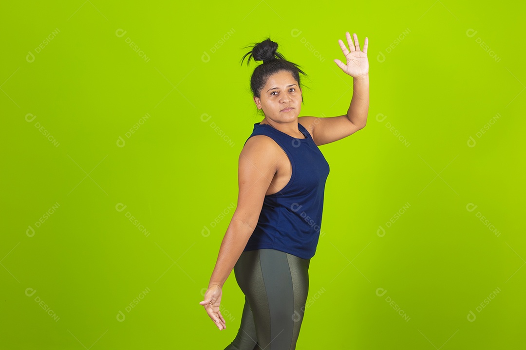 Mulher jovem garota usando roupas para praticar exercícios físico