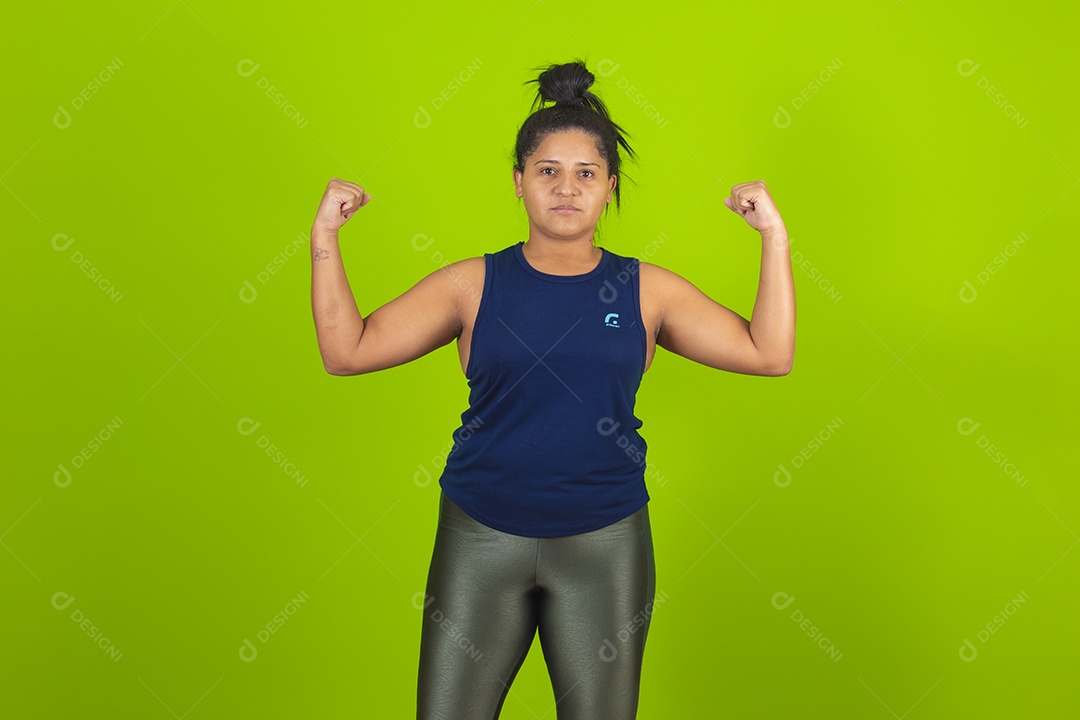 Mulher jovem garota usando roupas para praticar exercícios físico