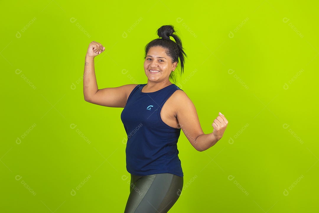 Mulher jovem garota usando roupas para praticar exercícios físico