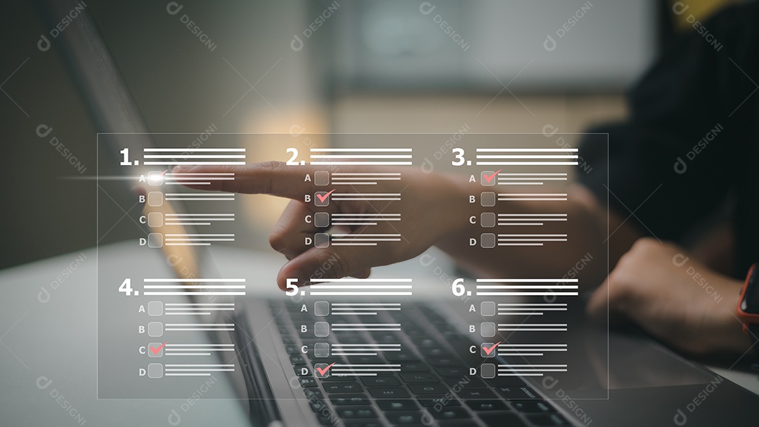 ฺEmpresária Faça uma avaliação, questionário, avaliação, pesquisa online exame online Escolhendo a resposta certa no exame, preencha um formulário de pesquisa online Responda às perguntas do teste.