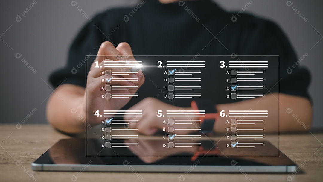 ฺEmpresária Faça uma avaliação, questionário, avaliação, pesquisa online exame online Escolhendo a resposta certa no exame, preencha um formulário de pesquisa online Responda às perguntas do teste.
